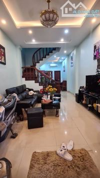 Bán nhà riêng phố Ngũ Xá, Ba Đình, DT 90m2 - LH: 0868844278