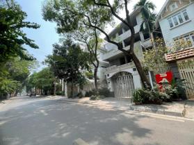 Bán biệt thự Trần Kim Xuyến Cầu Giấy, 330m2 - LH: 0977371263