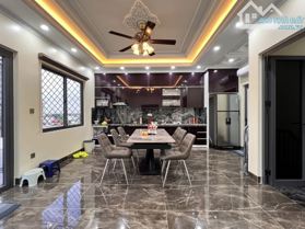Bán nhà mặt phố Nguyễn Văn Hưởng, Long Biên, DT 75m2 - LH: 0812076668