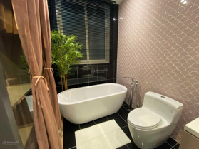 Bán nhà mặt tiền Nguyễn Trãi, Quận 1, DT 5m x 20m - LH: 0913299211