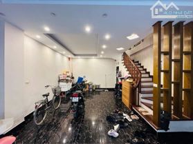 Bán nhà mặt phố Thạch Bàn, Long Biên, DT 41m2 - LH:  0986055225