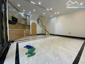 Bán nhà mặt phố Trạm, Long Biên, DT 35m2 - LH: 0979833399