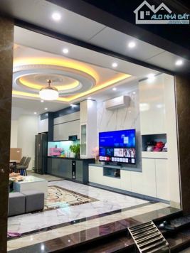 Bán nhà mặt phố Hoa Lâm, Long Biên, DT 40m2 - LH: 0968467990