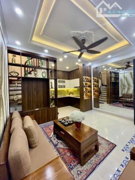 Bán nhà mặt phố Thượng Thanh, Long Biên, DT 44m2 - LH: 0967000185