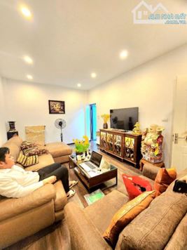 Bán nhà mặt phố Nguyễn Văn Linh, Long Biên - LH: 0973070745