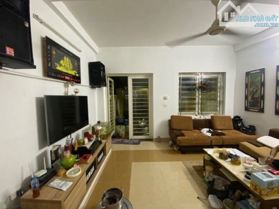 Bán nhà mặt phố Trạm, Long Biên, DT 140m2 - LH: 0399271114