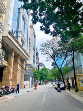 Bán nhà mặt phố ở Hoàng Ngân, Cầu Giấy - LH: 0877778528