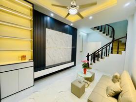 Bán nhà riêng đường Lĩnh Nam, Hoàng Mai, DT 35m2 - LH: 0979404309