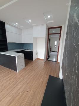 Bán nhà mặt phố Giáp Bát, Hoàng Mai, DT 77,6m2 - LH: 0975678992