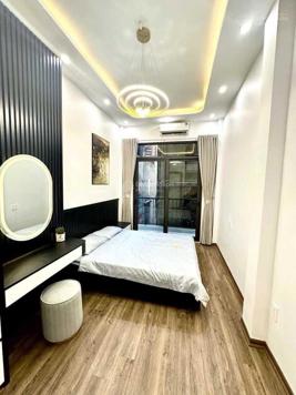 Bán nhà mặt phố Thái Thịnh, Đống Đa, DT 37m2 - LH: 0945680926