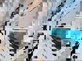 Bán nhà trung tâm cầu giấy 32m 5 tầng thông sàn ,lô góc , cách chợ cách hồ 40m , cách phố 100m 