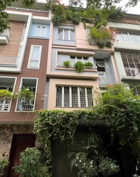 Bán biệt thự kiền kề Giảng Võ, Đống Đa, DT 70m2 - LH: 0936181212