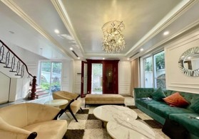 Bán gấp Biệt thự KĐT Dịch Vọng Cầu Giấy, DT 295m2 - LH: 0968912923