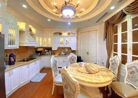 Bán biêt thự Cầu Giấy, Hà Nội, DT 180m2 -  LH: 0924446688