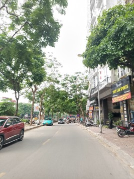 Bán nhà mặt phố Vũ Tông Phan - Diện tích 56m2 mặt tiền 4.2m - Vị trí đẹp, Kinh doanh cực tốt