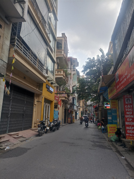 Bán nhà mặt phố Bùi Xương Trạch - Diện tích 160m2, Mặt tiền 7.6m - Tiềm năng đầu tư