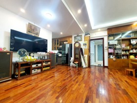 Bán căn hộ Chung Cư 3 ngủ dt 131m2 mặt dường Cầu Giấy, căn góc, tầng đẹp, giá chỉ 8.2 tỷ