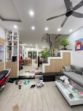 Bán Phân lô Quân Đội, Hoàng Quốc Việt, Phùng Chí Kiên, Cầu Giấy