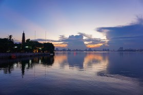 Chính chủ bán nhà Lạc Long Quân mặt tiền 4m ngõ ô tô vào nhà