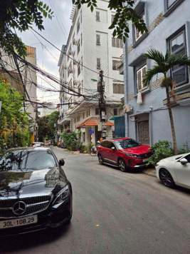 CẦN BÁN GẤP NHÀ GIẢI PHÓNG GIÁ RẺ OTO VÀO NHÀ