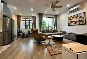 Mặt phố Phố Huế cho ngân hàng thuê, cách hồ ít phút