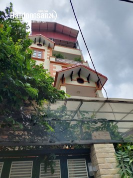 Bán nhà gấp, nhà mặt phố to, 2 làn ô tô tránh, nhà mặt ngõ ô tô tránh.