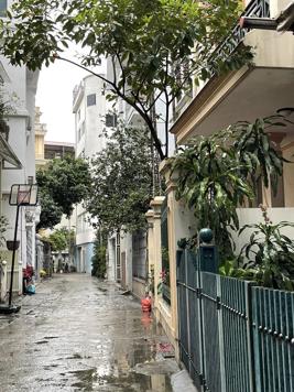 Bán nhà Cầu Giấy - 110m2, 4 tầng, mặt tiền 6.6m - phân lô, ô tô vào nhà - gần phố - giá chỉ 24 tỷ