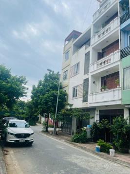 Siêu phẩm Cổ Linh Thạch Bàn đẹp long lanh đất phân lô vỉa hè - ôtô chạy quanh nhà