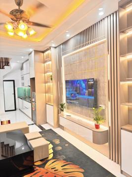 Cực hiếm! Bán nhà Cầu Giấy 37m x 5 tầng - Ngõ thông - Ô tô - Kinh Doanh - Lô góc - Nhỉnh 5 tỷ