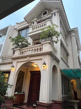 Bán gấp biệt Thự quận Cầu Giấy 150m2 lô góc giá chỉ hơn 200tr/m2