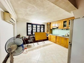 Bán nhà 4 tầng ô tô tránh và gara ô tô sổ đẹp mặt tiền siêu rộng không lỗi phong thuỷ phố Hồng Mai