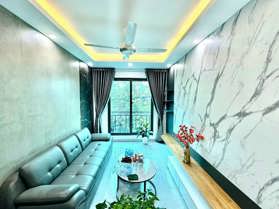 Bán gấp căn nhà xây mới 5 tầng ô tô tránh đỗ, kinh doanh tấp nập.