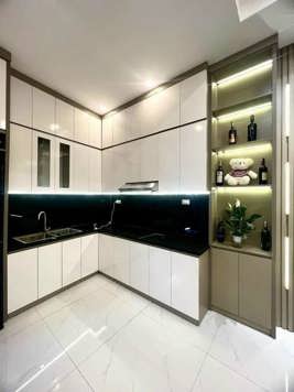 Hòa bình 7 minh khai 38m x 5 tầng ngõ rộng thoáng sáng.