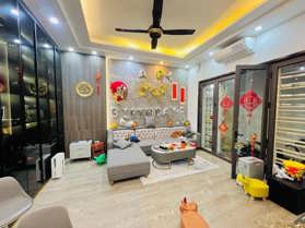 Bán nhà Lĩnh Nam, ô tô đỗ cửa, DT rộng 43m giá chỉ 4.1 tỷ.