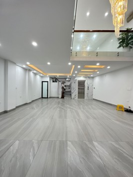 Nhà 60m2, MT 6.1m. Xây 5T mới thang máy, đường 15m, vỉa hè phố Minh Khai, KD đắc địa