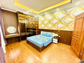 BÁN NHÀ HÀNG HIẾM LÕI HOÀN KIẾM - ĐẸP NHƯ TRANH VẼ - CÁCH MẶT PHỐ CHỈ 10m