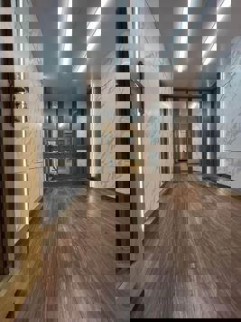 Nhà mặt phố Láng kinh doanh sầm uất