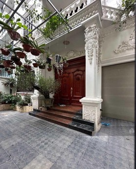 CẦN BÁN GẤP biệt thự RẺ NHẤT quận Cầu Giấy DT 150m chỉ 34.5 tỷ, lô góc, thang máy ở luôn.