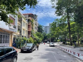 BÁN NHÀ LÔ GÓC PHÂN LÔ HOÀNG CẦU - ĐỐNG ĐA GẦN CÔNG VIÊN