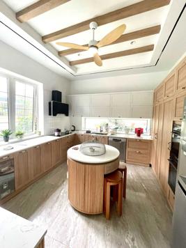 Cắt lỗ bán nhanh BT đơn lập 320m2 khu D, hướng Đông Nam, sẵn sổ đỏ giá 32 tỷ.