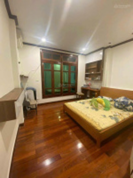 Bán nhà phố Cát Linh, Đống Đa - 1 nhà ra phố - Nhà dân xây kiên cố - Diện tích cự rộng - hai thoáng