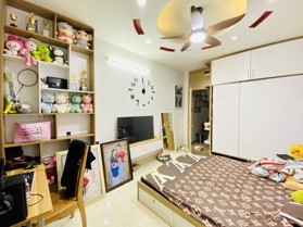 Bán nhà ngõ 82 Trần Cung, khu vực phân lô, diện tích 35m2, giá 6,3 tỷ.