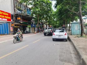 Bán căn Chung cư tầng 4 mặt phố Vũ Tông Phan, Thanh Xuân, 57 m2, 2 phòng ngủ, thang máy, 1.5 Tỷ