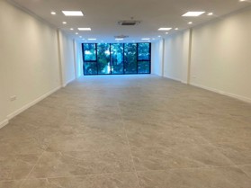 Cho thuê nhà mặt phố Phạm Văn Đồng DT 65m2 x 7 tầng + hầm, 6m mặt tiền. Giá 50tr/tháng