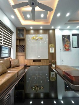 Nhà mặt phố Hoàng Liên - Liên Mạc BTL DT 42m2x 5T, hố chờ thang máy, ôtô 7 chỗ qua nhà. giá: 4.X tỷ