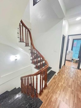 Bán nhà mặt phố Hoàng Tăng Bí - oto đỗ cửa - 40m2 - 4.2 tỷ!