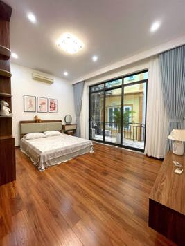 PHÂN LÔ- Ô TÔ TRÁNH -KINH DOAN -SÁT PHỐ -TRUNG TÂM QUẬN -KHU VỰC HIẾM  THANH NHÀN