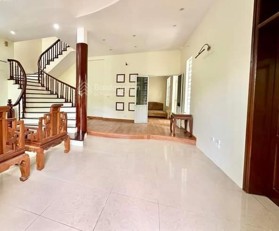 Bán biệt thự Kim Giang. Thanh Xuân DT 170m2 x 4T. Mặt tiền 10.5m. Lô góc