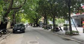 Mặt Phố Phùng Chí Kiên - Cầu Giấy - Ngôi nhà 6 tầng thang máy , thiết kế thông sàn - vỉa hè 2 bên