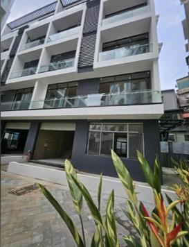 Chính chủ bán BT Gloria Nguyên Hồng 140m2 cạnh ĐSQ Nhật - Compound khép kín - Chia 10 phòng